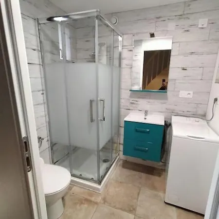 Logement, Quartier Calme, Holiday home Sillans-la Cascade
